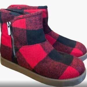 INDIGO RD Ashley Red & Black Buffalo Plaid Faux Fur Lined Knit Booties Size 10